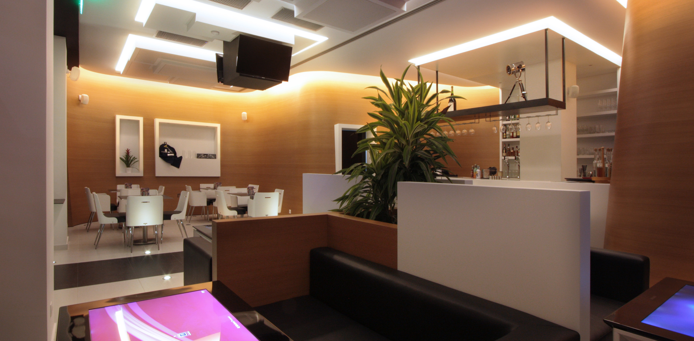 LYCO LOUNGE BAR – RESTAURANT – PERAIA / GREECE